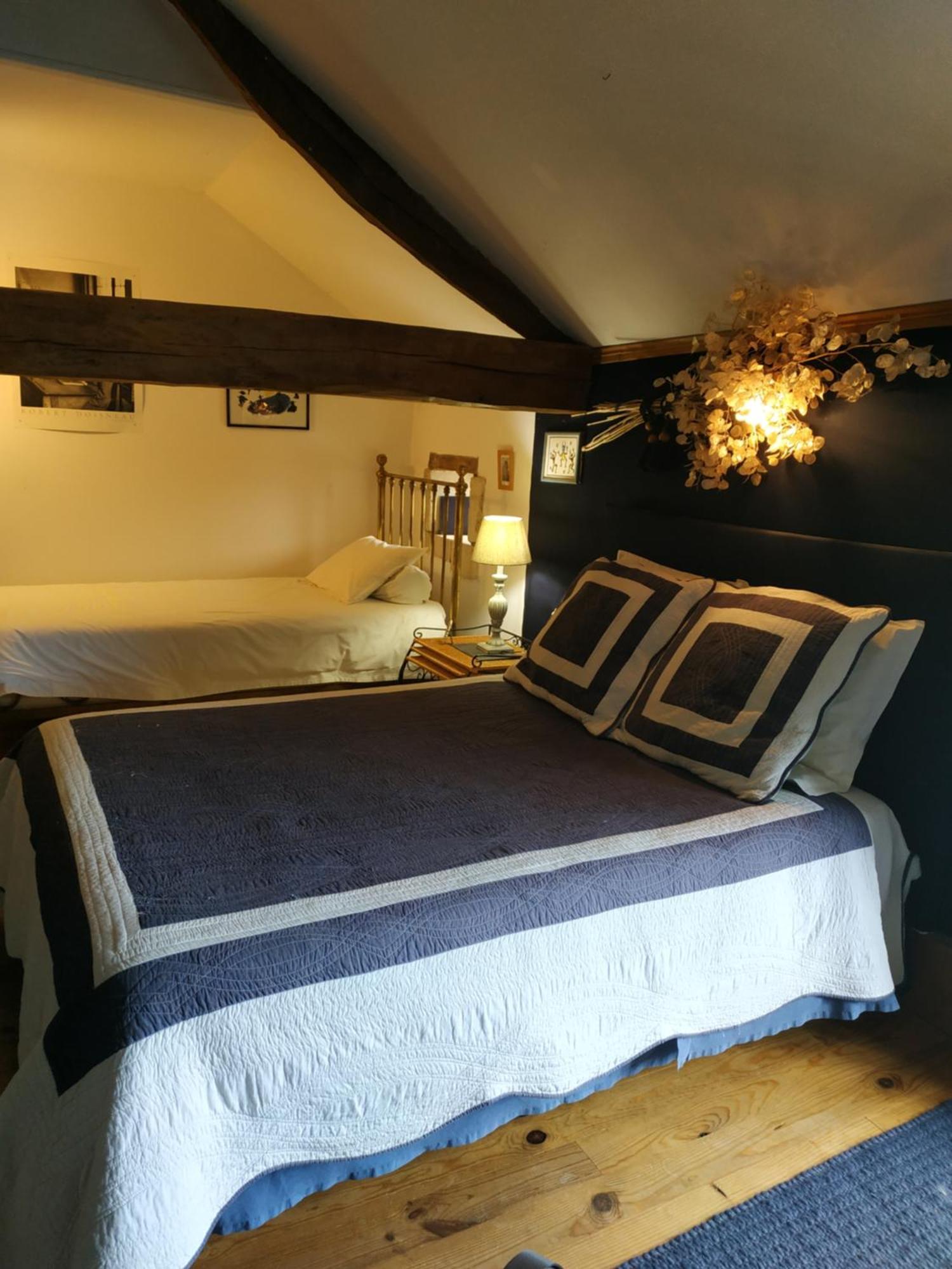 Le Clos Des Fayes Berthegon Ruang foto
